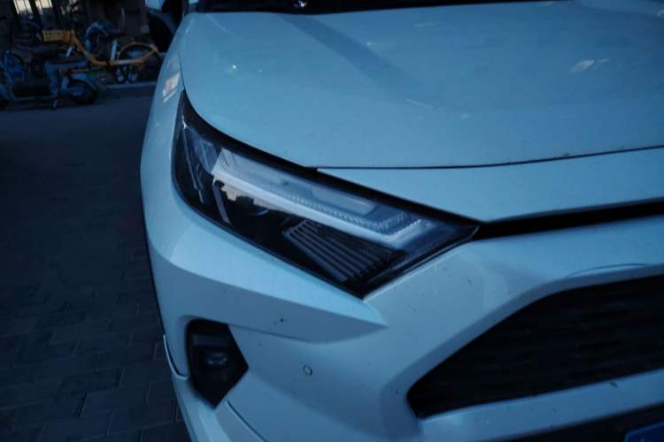 Used Toyota RAV4 2023 2.0L CVT Two-Wheel Drive Fashion Plus Edition Right Front Headlight