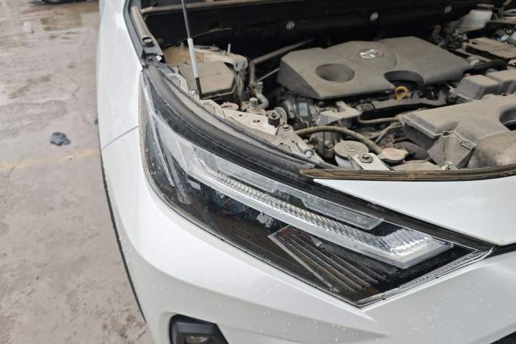 Used Toyota RAV4 2023 2.0L CVT Two-Wheel Drive 20th Anniversary Platinum Edition Right Front Headlight