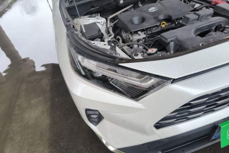Used Toyota RAV4 2023 2.0L CVT Two-Wheel Drive 20th Anniversary Platinum Edition Right Front Headlight