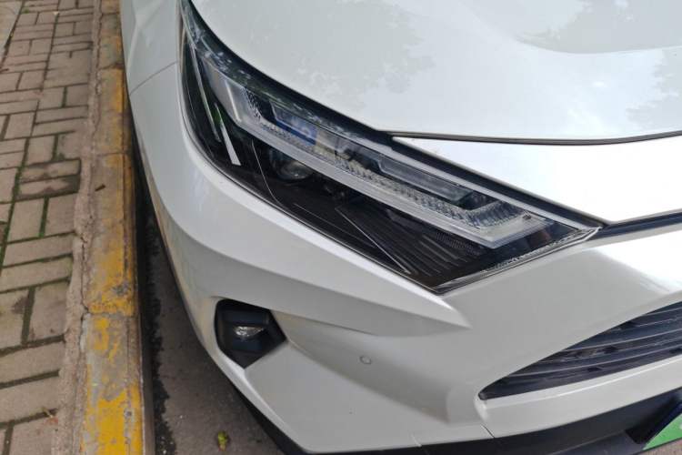 Used Toyota RAV4 2023 2.0L CVT Two-Wheel Drive 20th Anniversary Platinum Edition Right Front Headlight