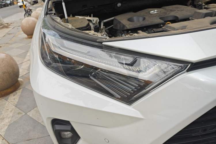 Used Toyota RAV4 2023 2.0L CVT Two-Wheel Drive Fashion Plus Edition Right Front Headlight