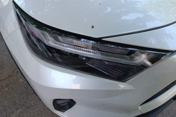 Used Toyota RAV4 2023 2.0L CVT Two-Wheel Drive 20th Anniversary Platinum Edition Right Front Headlight