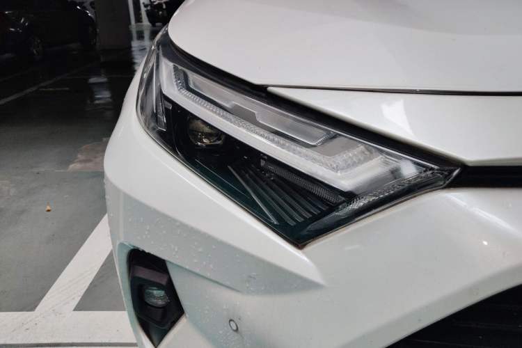 Used Toyota RAV4 2023 2.0L CVT Two-Wheel Drive Fashion Plus Edition Right Front Headlight