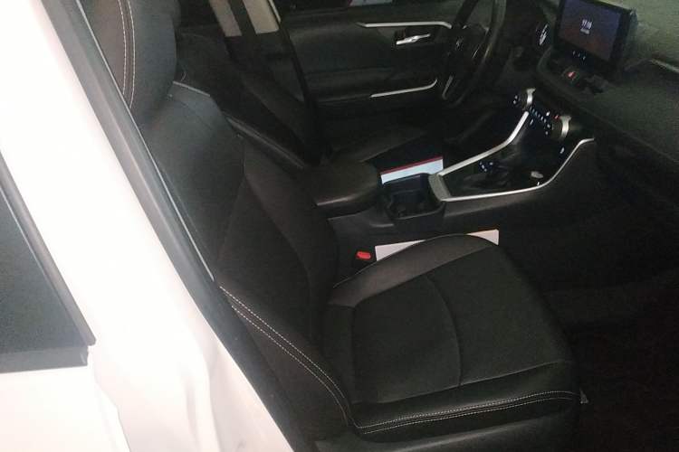 Used Toyota RAV4 2023 2.0L CVT Two-Wheel Drive Fashion Edition Right Front Seat