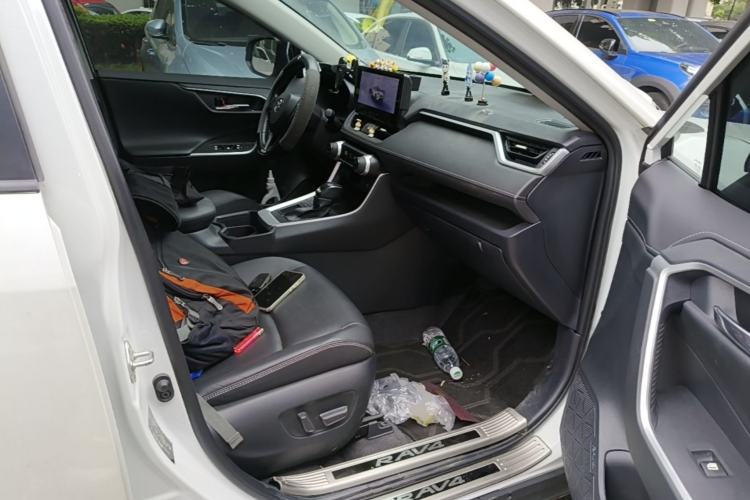 Used Toyota RAV4 2023 2.0L CVT Two-Wheel Drive Fashion Plus Edition Right Front Seat