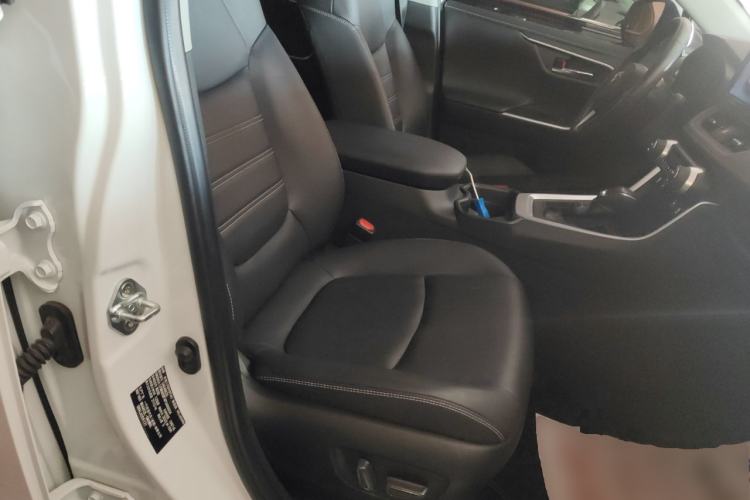 Used Toyota RAV4 2023 2.0L CVT Two-Wheel Drive 20th Anniversary Platinum Edition Right Front Seat