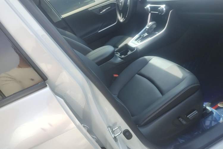 Used Toyota RAV4 2023 2.0L CVT Two-Wheel Drive Fashion Plus Edition Right Front Seat