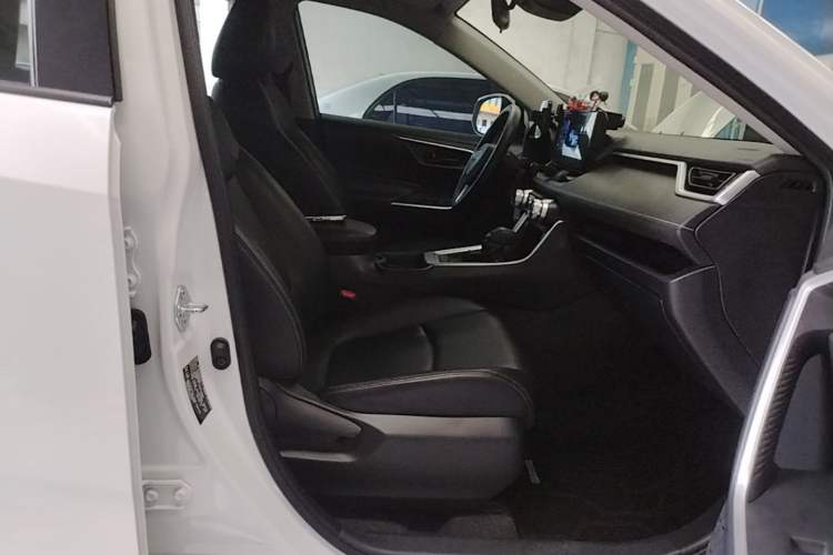 Used Toyota RAV4 2023 2.0L CVT Two-Wheel Drive Urban Edition Right Front Seat