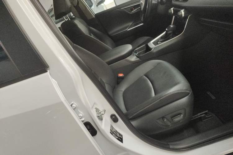 Used Toyota RAV4 2023 2.0L CVT Two-Wheel Drive 20th Anniversary Platinum Edition Right Front Seat
