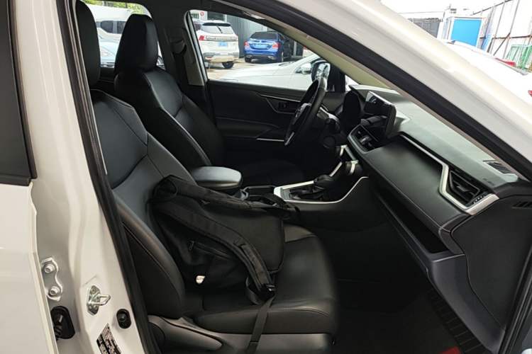 Used Toyota RAV4 2023 2.0L CVT Two-Wheel Drive Urban Edition Right Front Seat