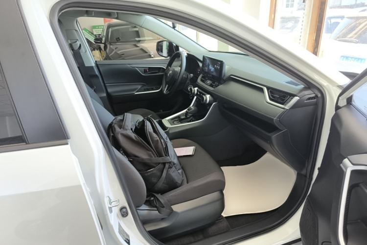 Used Toyota RAV4 2023 2.0L CVT Two-Wheel Drive Urban Edition Right Front Seat