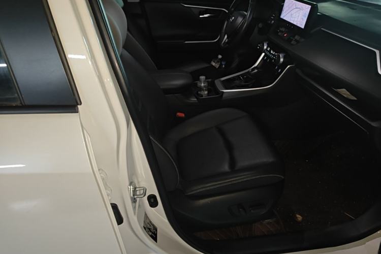 Used Toyota RAV4 2023 2.0L CVT Two-Wheel Drive Fashion Plus Edition Right Front Seat