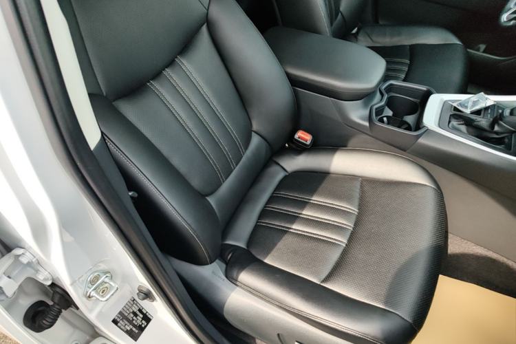 Used Toyota RAV4 2023 2.0L CVT Two-Wheel Drive Fashion Edition Right Front Seat