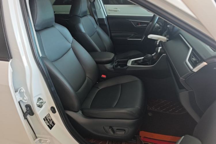 Used Toyota RAV4 2023 2.0L CVT 4x4 Adventure Edition Right Front Seat