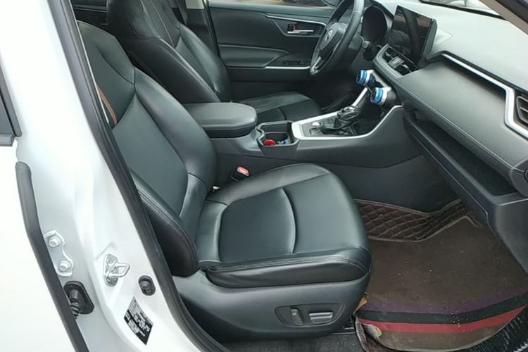 Used Toyota RAV4 2023 2.0L CVT 4x4 Adventure Edition Right Front Seat