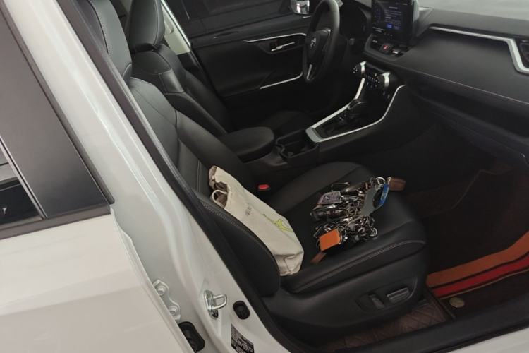 Used Toyota RAV4 2023 2.0L CVT Two-Wheel Drive Fashion Plus Edition Right Front Seat
