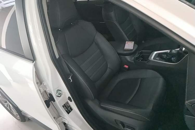 Used Toyota RAV4 2023 2.0L CVT Two-Wheel Drive 20th Anniversary Platinum Edition Right Front Seat