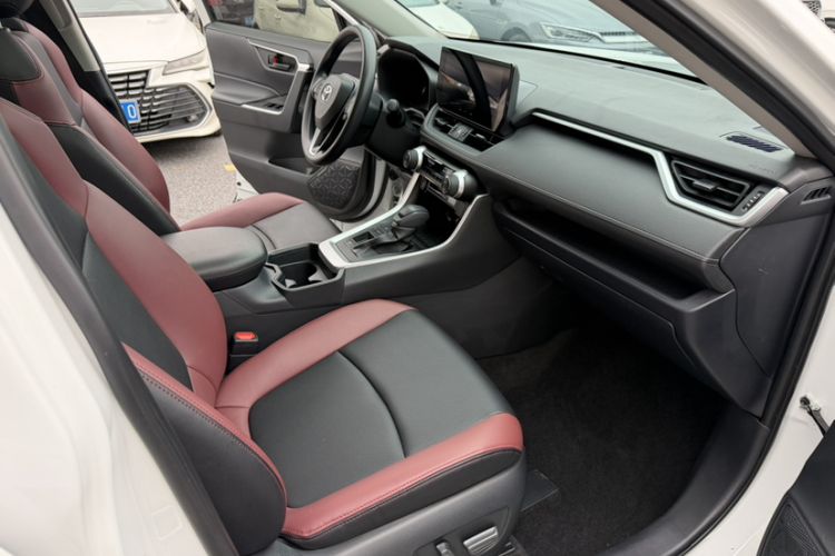 Used Toyota RAV4 2023 Dual-Motor 2.5L E-CVT Two-Wheel Drive Elite Edition Right Front Seat