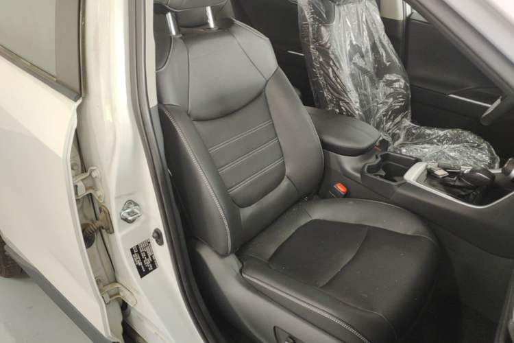 Used Toyota RAV4 2023 Dual-Engine 2.5L E-CVT Two-Wheel Drive Elite Plus Edition Right Front Seat
