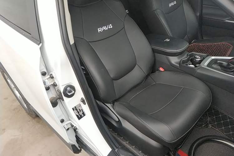 Used Toyota RAV4 2023 2.0L CVT Two-Wheel Drive Urban Edition Right Front Seat