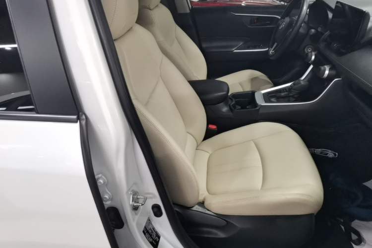 Used Toyota RAV4 2023 2.0L CVT Two-Wheel Drive Urban Edition Right Front Seat
