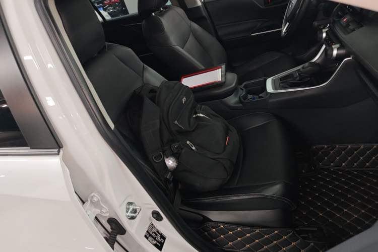 Used Toyota RAV4 2023 2.0L CVT Two-Wheel Drive Urban Edition Right Front Seat