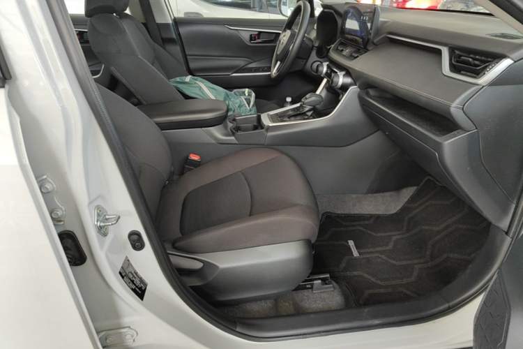 Used Toyota RAV4 2023 2.0L CVT Two-Wheel Drive Urban Edition Right Front Seat