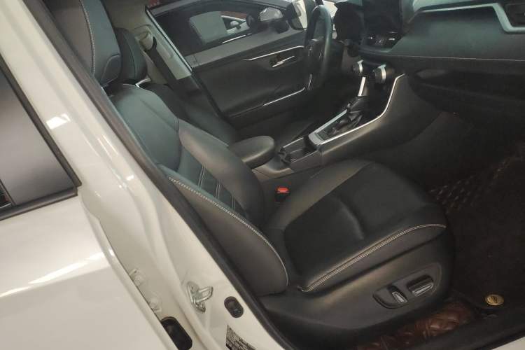 Used Toyota RAV4 2023 2.0L CVT Two-Wheel Drive Fashion Plus Edition Right Front Seat
