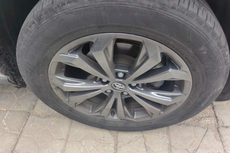 Used Toyota RAV4 2023 2.0L CVT Two-Wheel Drive 20th Anniversary Platinum Edition Right Front Wheel Hub