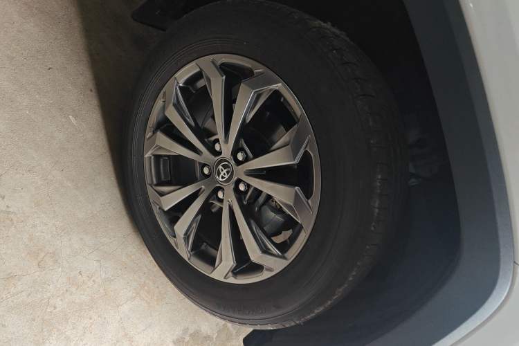 Used Toyota RAV4 2023 2.0L CVT Two-Wheel Drive Fashion Plus Edition Right Front Wheel Hub