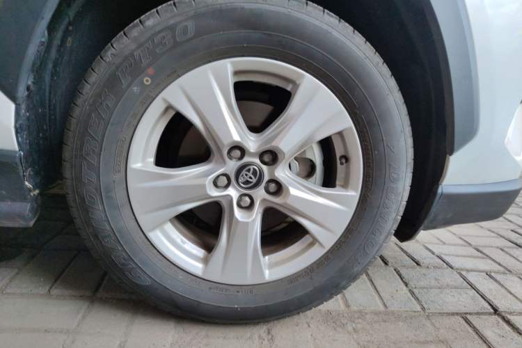 Used Toyota RAV4 2023 2.0L CVT Two-Wheel Drive Urban Edition Right Front Wheel Hub