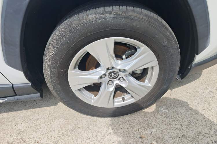 Used Toyota RAV4 2023 2.0L CVT Two-Wheel Drive Urban Edition Right Front Wheel Hub