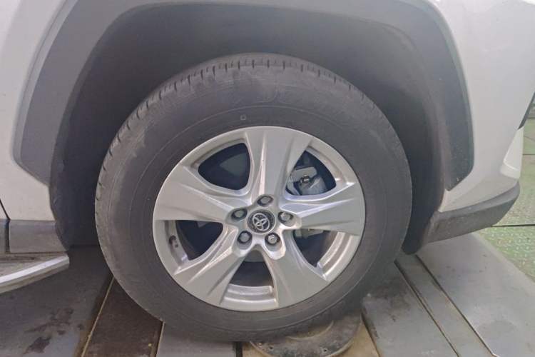 Used Toyota RAV4 2023 2.0L CVT Two-Wheel Drive Urban Edition Right Front Wheel Hub