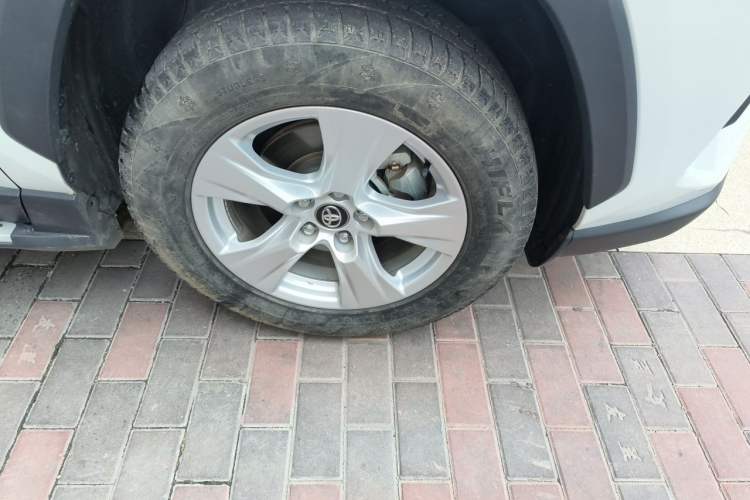 Used Toyota RAV4 2023 2.0L CVT Two-Wheel Drive Urban Edition Right Front Wheel Hub