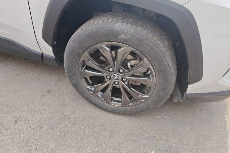 Used Toyota RAV4 2023 2.0L CVT Two-Wheel Drive Fashion Plus Edition Right Front Wheel Hub