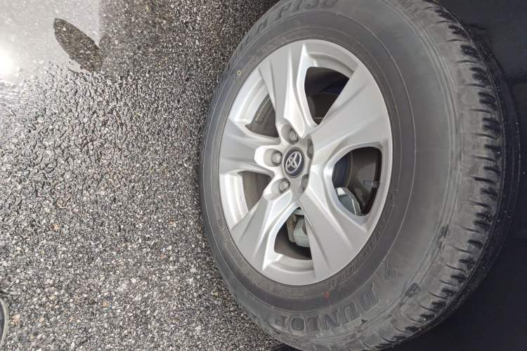 Used Toyota RAV4 2023 2.0L CVT Two-Wheel Drive Urban Edition Right Front Wheel Hub
