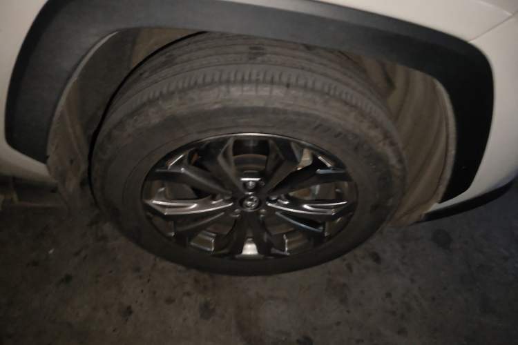Used Toyota RAV4 2023 2.0L CVT Two-Wheel Drive Fashion Edition Right Front Wheel Hub