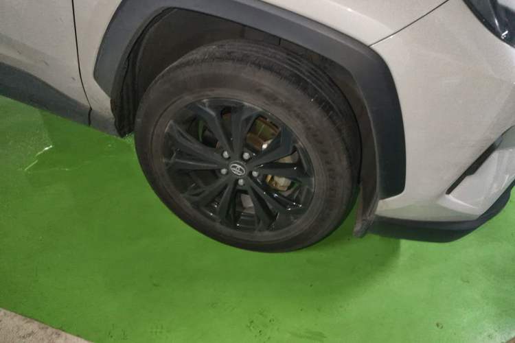 Used Toyota RAV4 2023 Dual-Engine 2.5L E-CVT Four-Wheel Drive Elite Plus Edition Right Front Wheel Hub