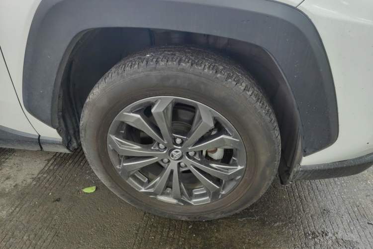 Used Toyota RAV4 2023 2.0L CVT 4x4 Explorer Plus Edition Right Front Wheel Hub