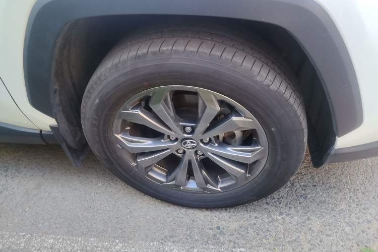 Used Toyota RAV4 2023 2.0L CVT Two-Wheel Drive Fashion Edition Right Front Wheel Hub