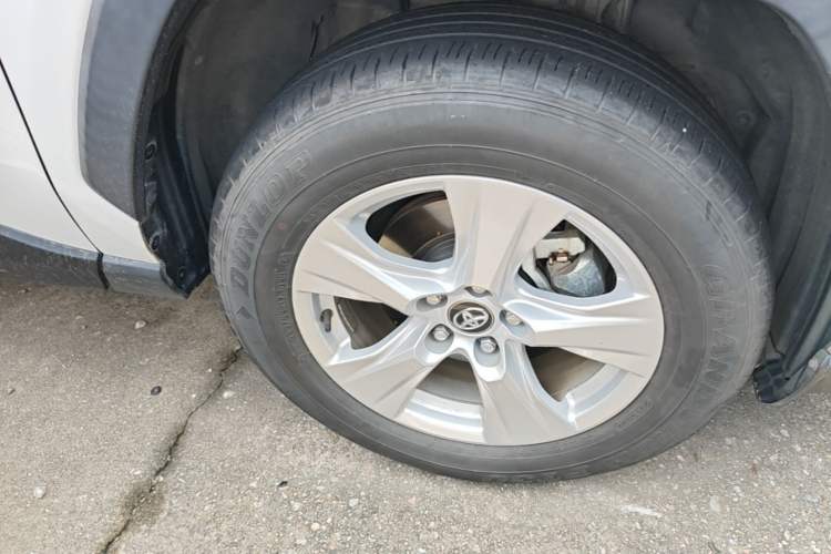 Used Toyota RAV4 2023 2.0L CVT Two-Wheel Drive Urban Edition Right Front Wheel Hub