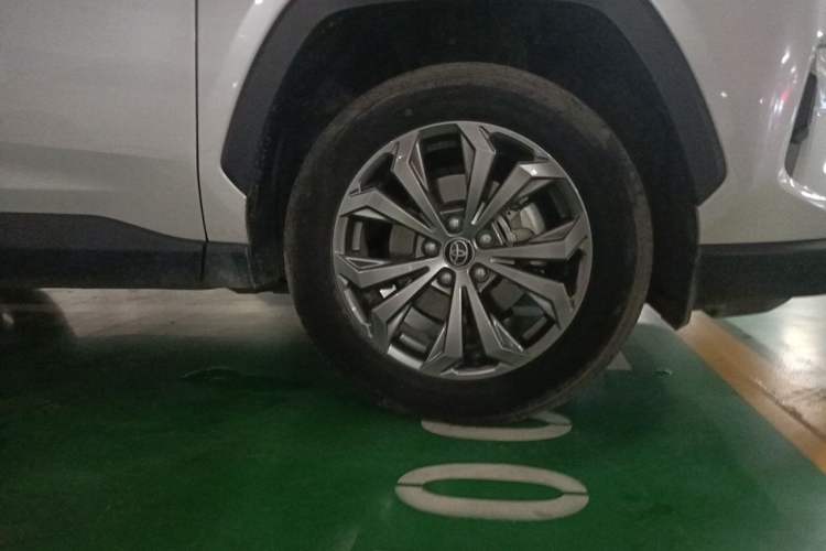 Used Toyota RAV4 2023 Dual-Engine 2.5L E-CVT Two-Wheel Drive Elite Plus Edition Right Front Wheel Hub
