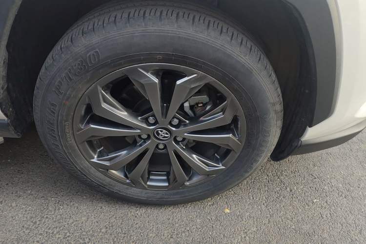 Used Toyota RAV4 2023 2.0L CVT Two-Wheel Drive 20th Anniversary Platinum Edition Right Front Wheel Hub