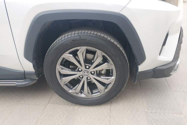 Used Toyota RAV4 2023 2.0L CVT Two-Wheel Drive Fashion Plus Edition Right Front Wheel Hub