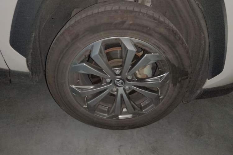 Used Toyota RAV4 2023 2.0L CVT Two-Wheel Drive Fashion Plus Edition Right Front Wheel Hub