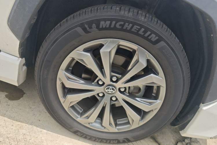 Used Toyota RAV4 2023 Dual-Motor 2.5L E-CVT Two-Wheel Drive Elite Edition Right Front Wheel Hub