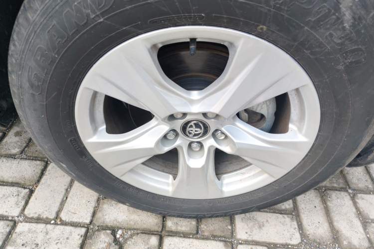 Used Toyota RAV4 2023 2.0L CVT Two-Wheel Drive Urban Edition Right Front Wheel Hub