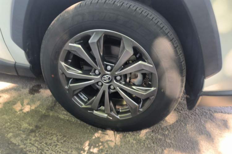 Used Toyota RAV4 2023 2.0L CVT Two-Wheel Drive 20th Anniversary Platinum Edition Right Front Wheel Hub