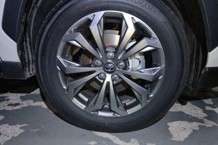 Used Toyota RAV4 2023 2.0L CVT Two-Wheel Drive Fashion Plus Edition Right Front Wheel Hub