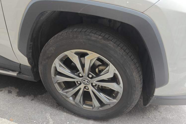 Used Toyota RAV4 2023 2.0L CVT Two-Wheel Drive Fashion Plus Edition Right Front Wheel Hub